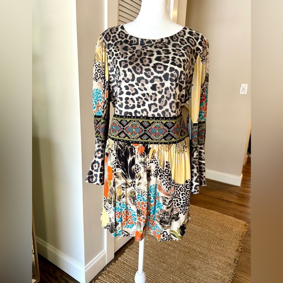 NWT Chic animal print flowy blouse by Sharon Young. Size medium. NEW - Picture 1 of 7